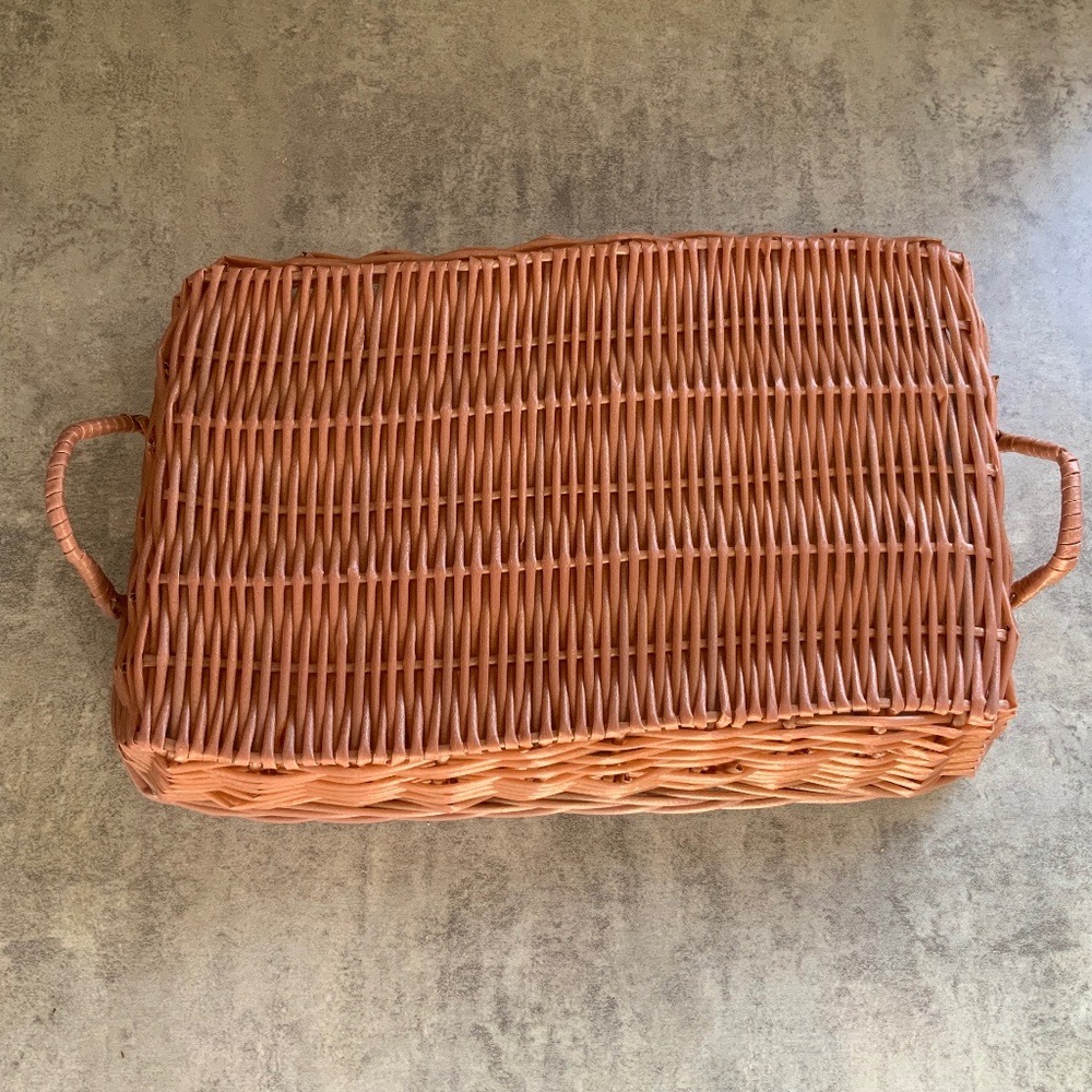 Vintage 7” x 11” Pyrex Clear Glass Pan With Woven Basket With Handles - Picture 4 of 6